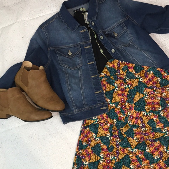 Cassie Medium- LuLaRoe - Picture 1 of 3